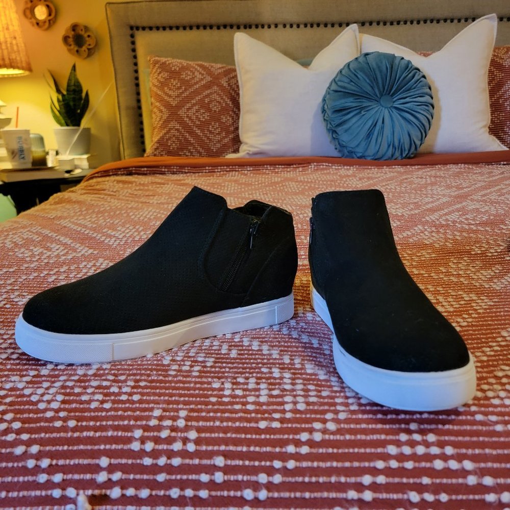TIME AND TRU ANKLE BOOTS